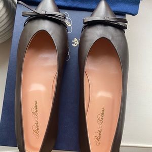 Brooks Brother’s size 8 flat